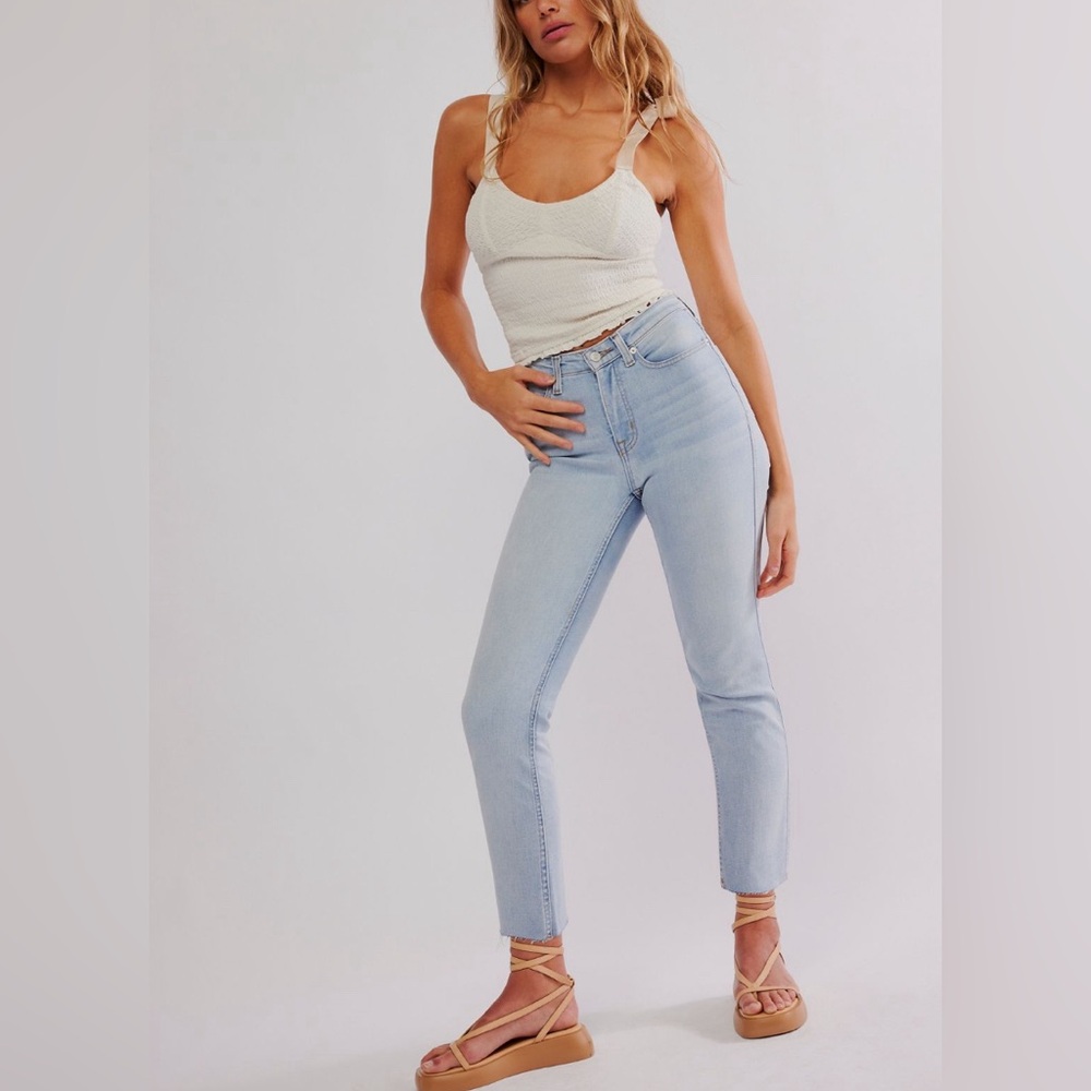 Free people curvy high rise jeans- never worn!